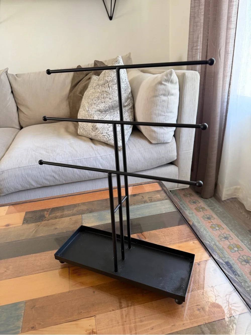 Amazon Black Metal T-Bar Jewelry Organizer Stand